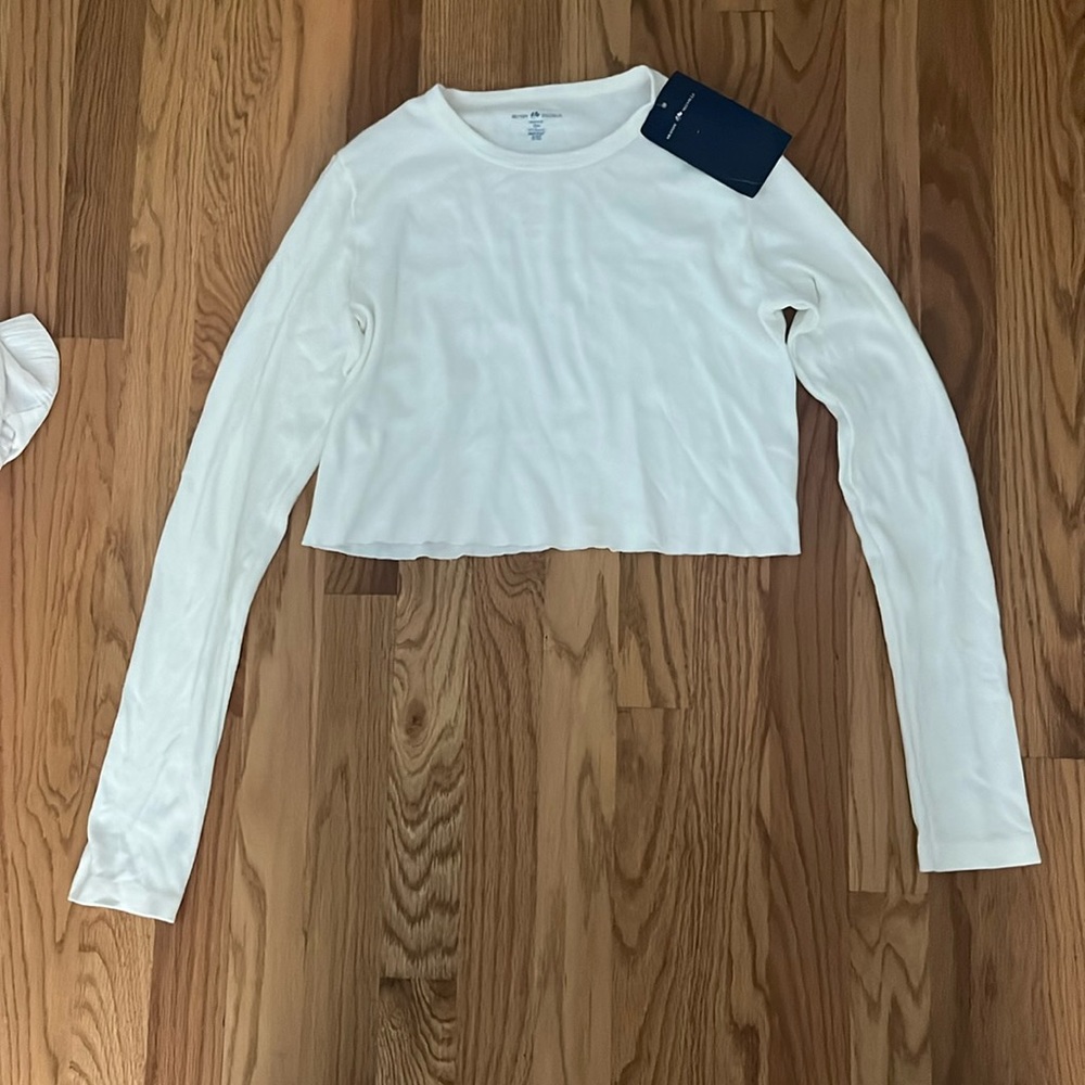 brandy melville top with tag still on
